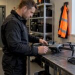 Turvatöötaja ülevaatus droonile enne lennu algust
