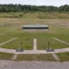 Skeet-väljak, kus on fikseeritud jaamad ja laskemajad